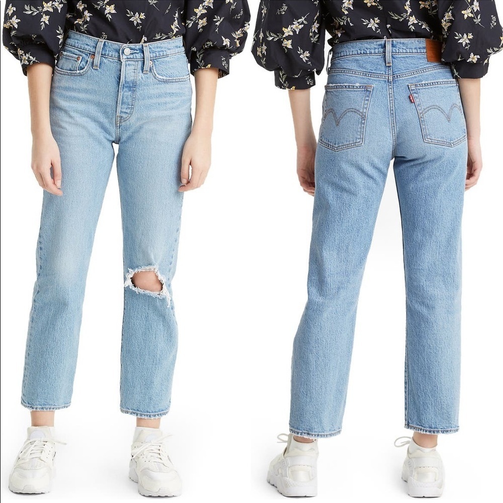 LEVIS Women's Cropped Ripped Light Blue Jeans. Size 26